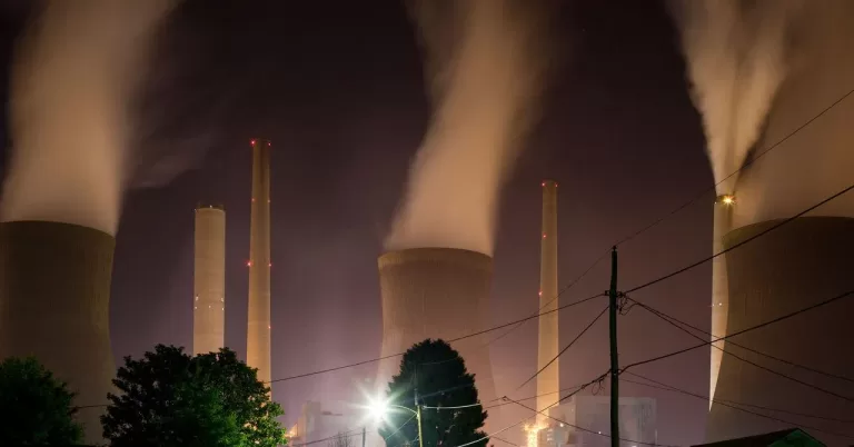 us-taxpayers-will-pay-billions-in-new-fossil-fuel-subsidies-v0-Kz1gzH-PiVdYWOkul-nQMFvS7I3sd4BdJNkTqK38TnU