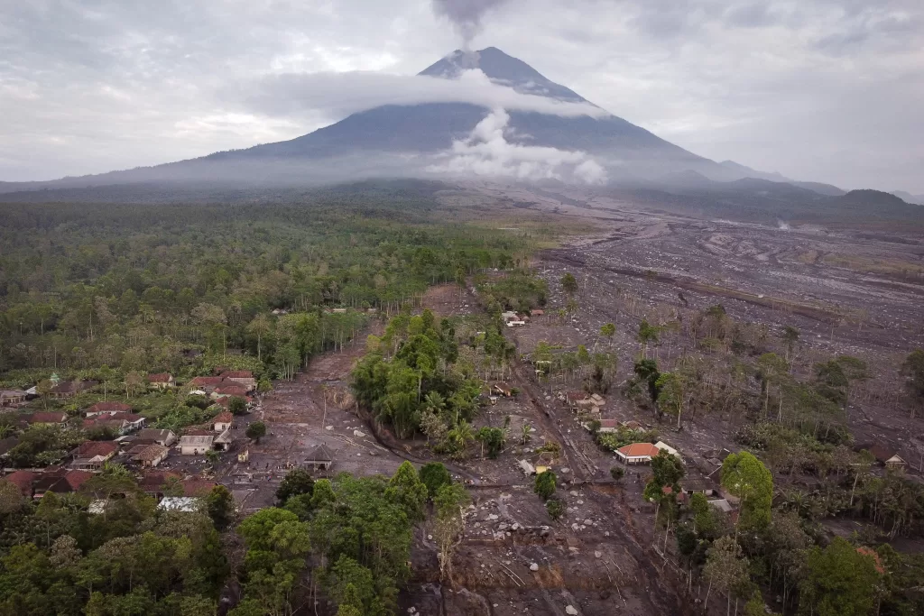 Mount Semeru eruption